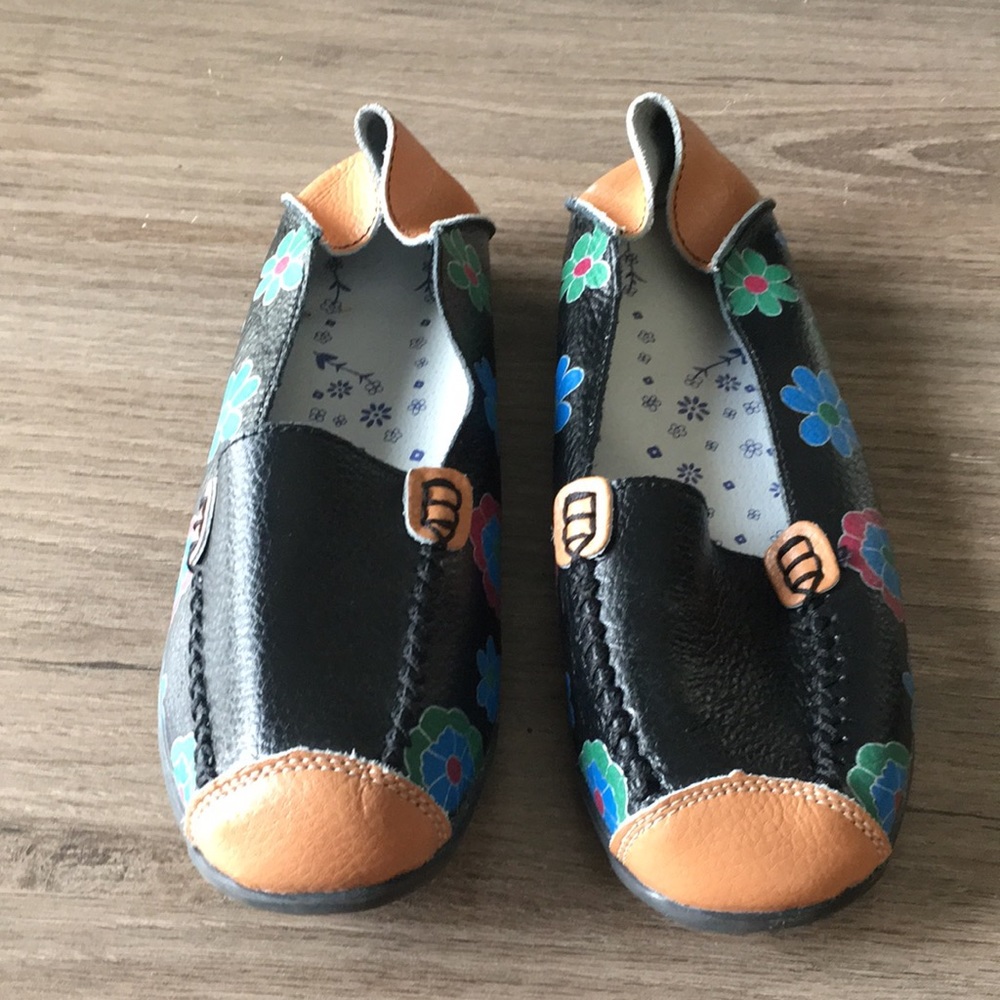 Comfortable floral leather women’s loafers